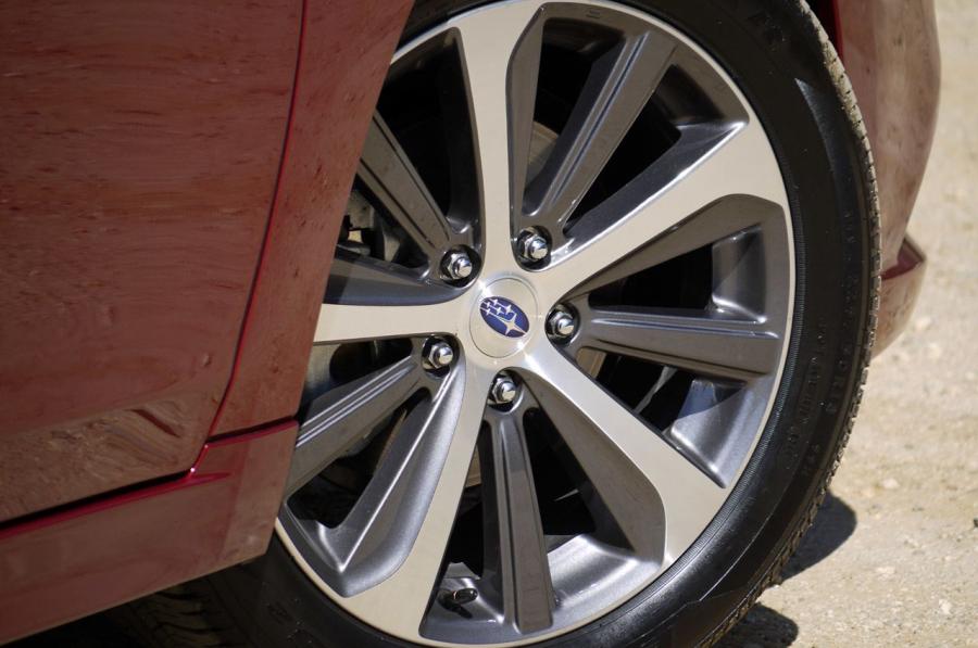  Subaru Legacy 2015 года  (US) (фото 3 из 35)